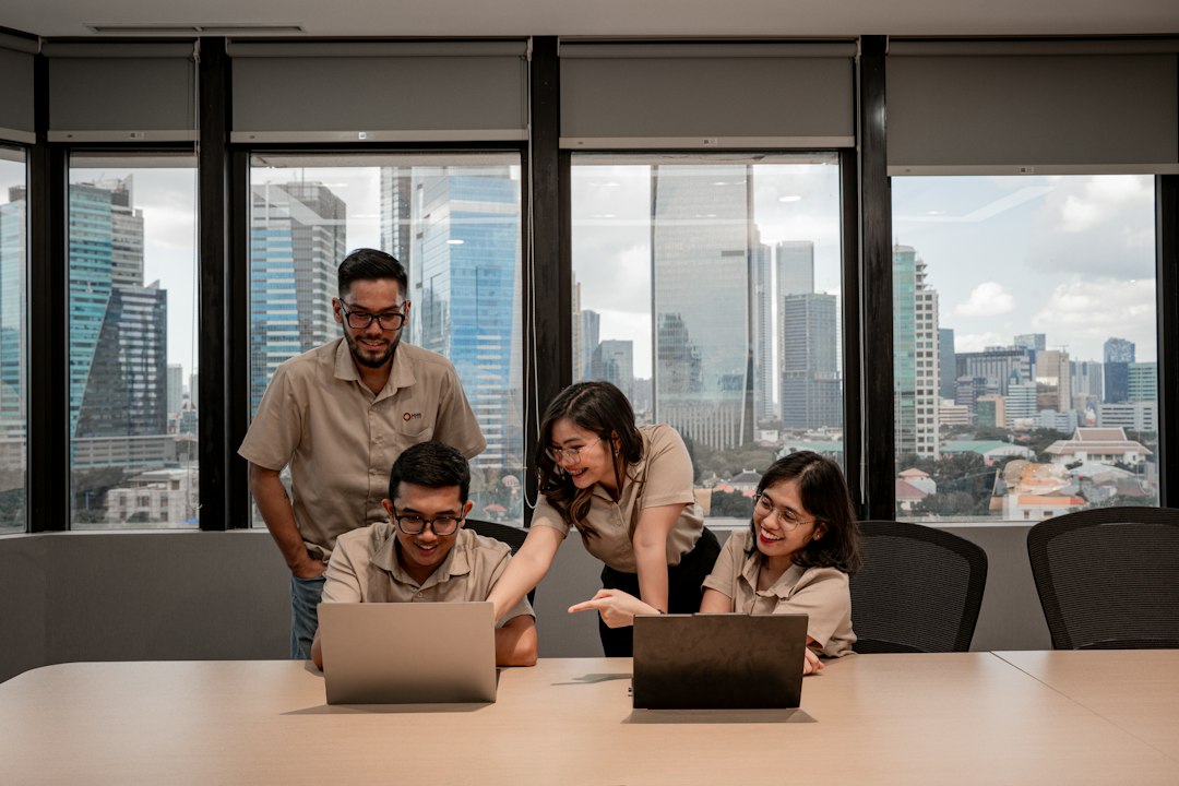 Tim SmartSourcing EMC Bekerja Bersama