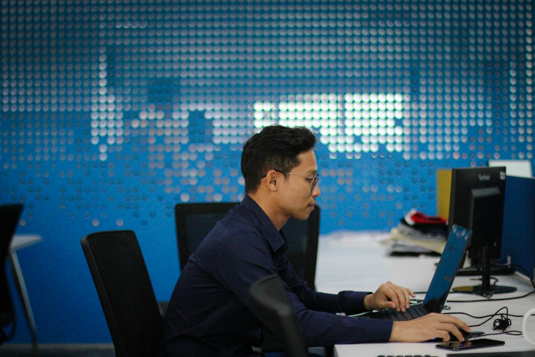 Keamanan & Backup Data Terjadwal